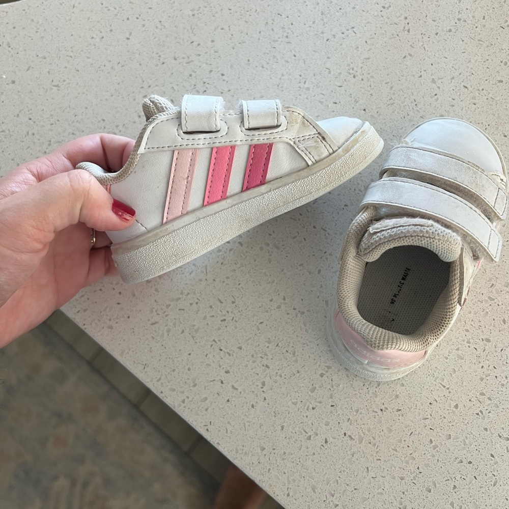 Toddler size 5 Adidas Courts